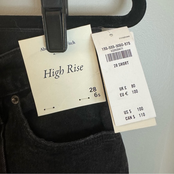 Abercrombie and Fitch - High Rise Flared Leg Jeans in Short - Picture 2 of 4
